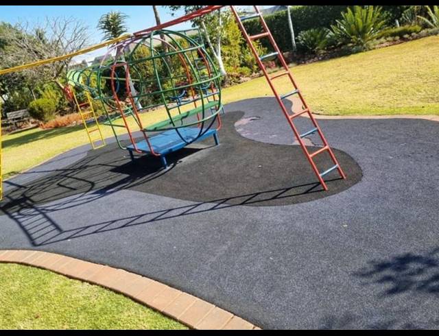 5 BEDROOM HOUSE FOR SALE IN MIDSTREAM HEIGHTS